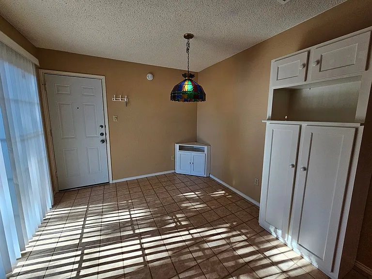 400 Hallmark Dr — Photo 16