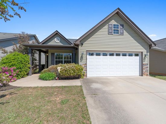 627 Clarion Ct, Boiling Springs, SC 29316