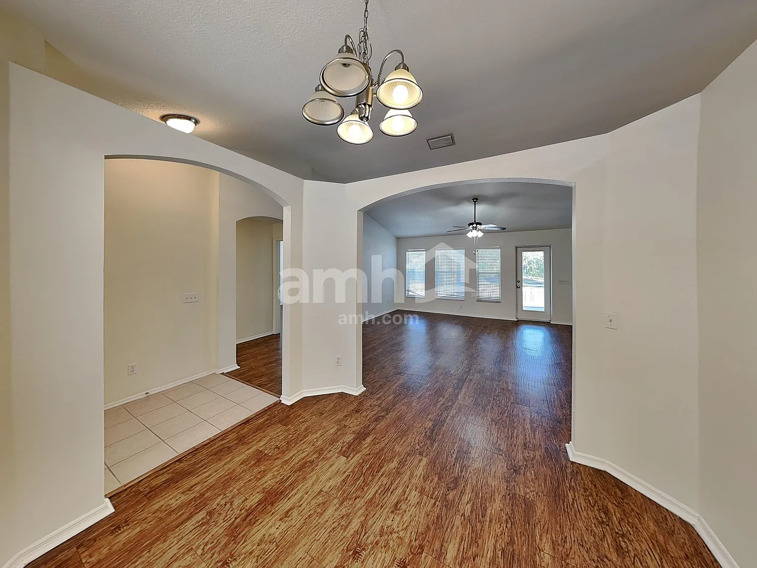 3 bed, 2.0 bath, 1812 sqft, $2,465 — Photo 4