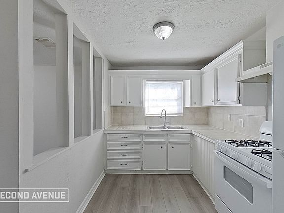 5th image of 205 Tilden Dr