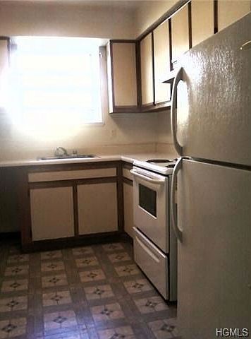 1st image of 39 Oak St APT 3