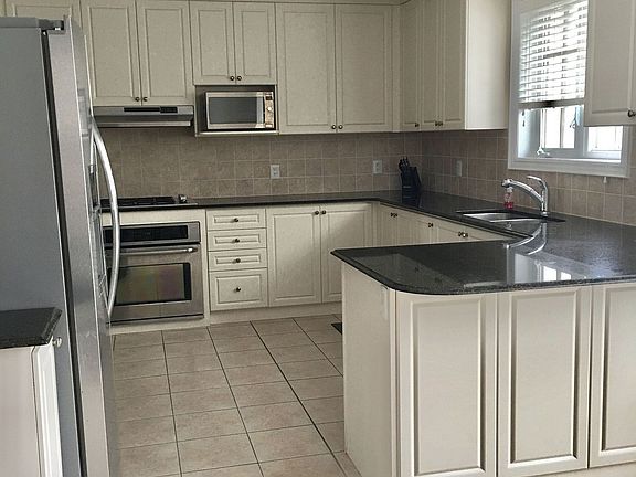 3rd image of 37 Rouge Valley Dr W