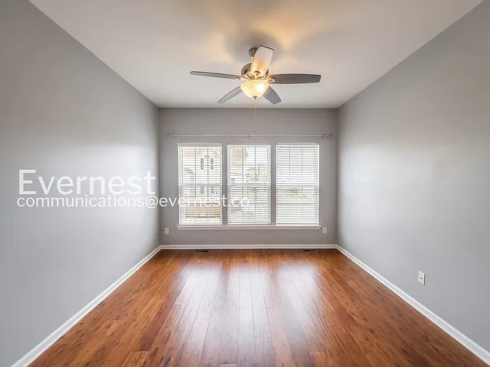 3 bed, 3.5 bath, 2472 sqft, $2,495 — Photo 4
