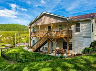 236 W Wonder Rd, Leicester, NC 28748