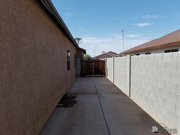 3rd image of 1823 E San Pedro St