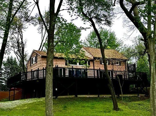 3185 Shimmons Rd, Auburn Hills, MI 48326