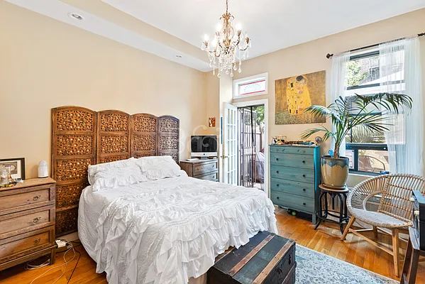 Sold by Brick&Mortar | media 7