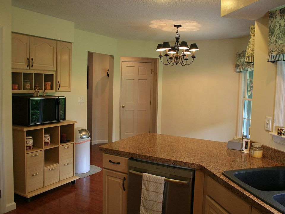 2nd image of 613 Sulphur Spring Rd