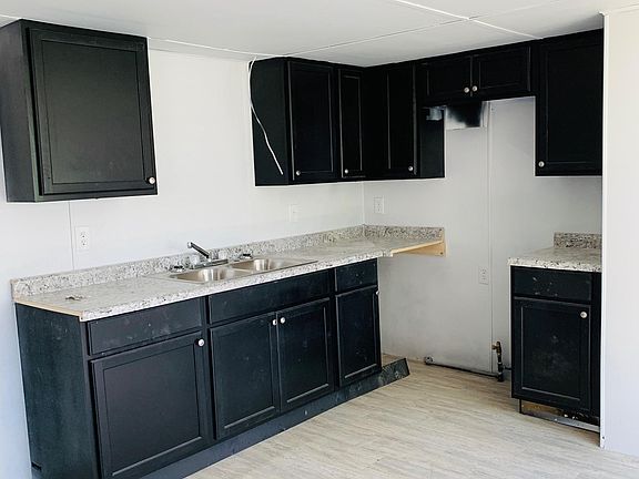2nd image of 1402 4th St Trlr 21