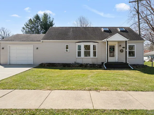 109 Pine St, Webberville, MI 48892