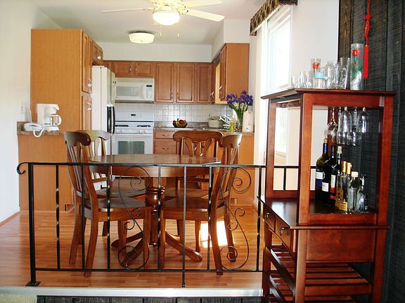 3rd image of 1106 Iroquois Ave