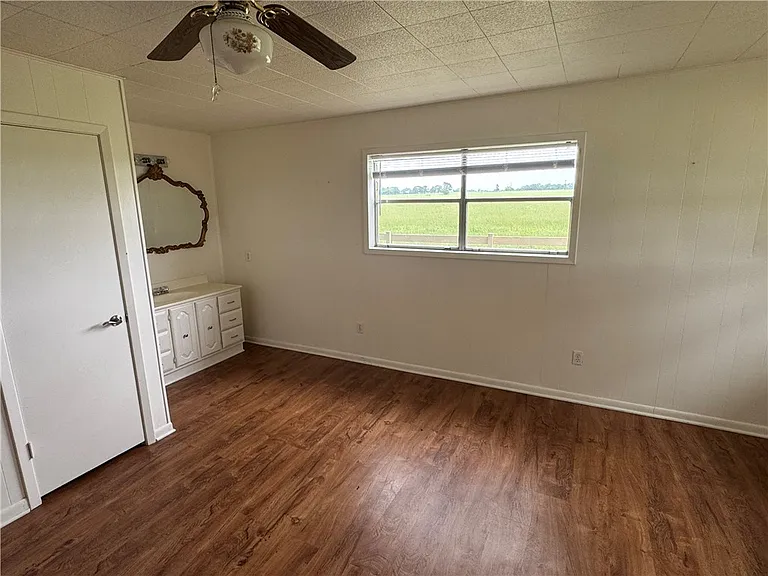 1063 Bowman Ln — Photo 11