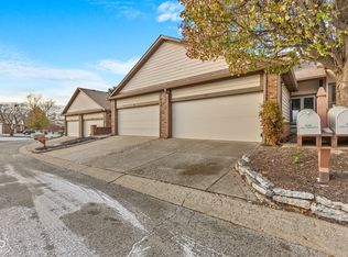 624 Cielo Vista Dr, Greenwood, IN 46143