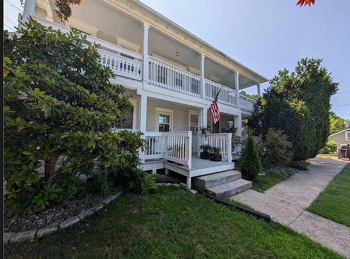 3 bed, 1700 sqft, $2,400 — Photo 1