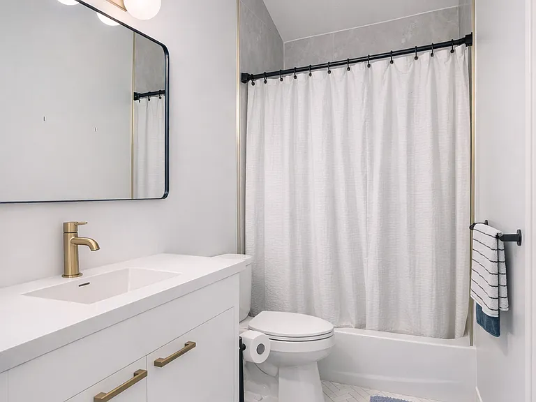 370 N Greeley Ave — Photo 8