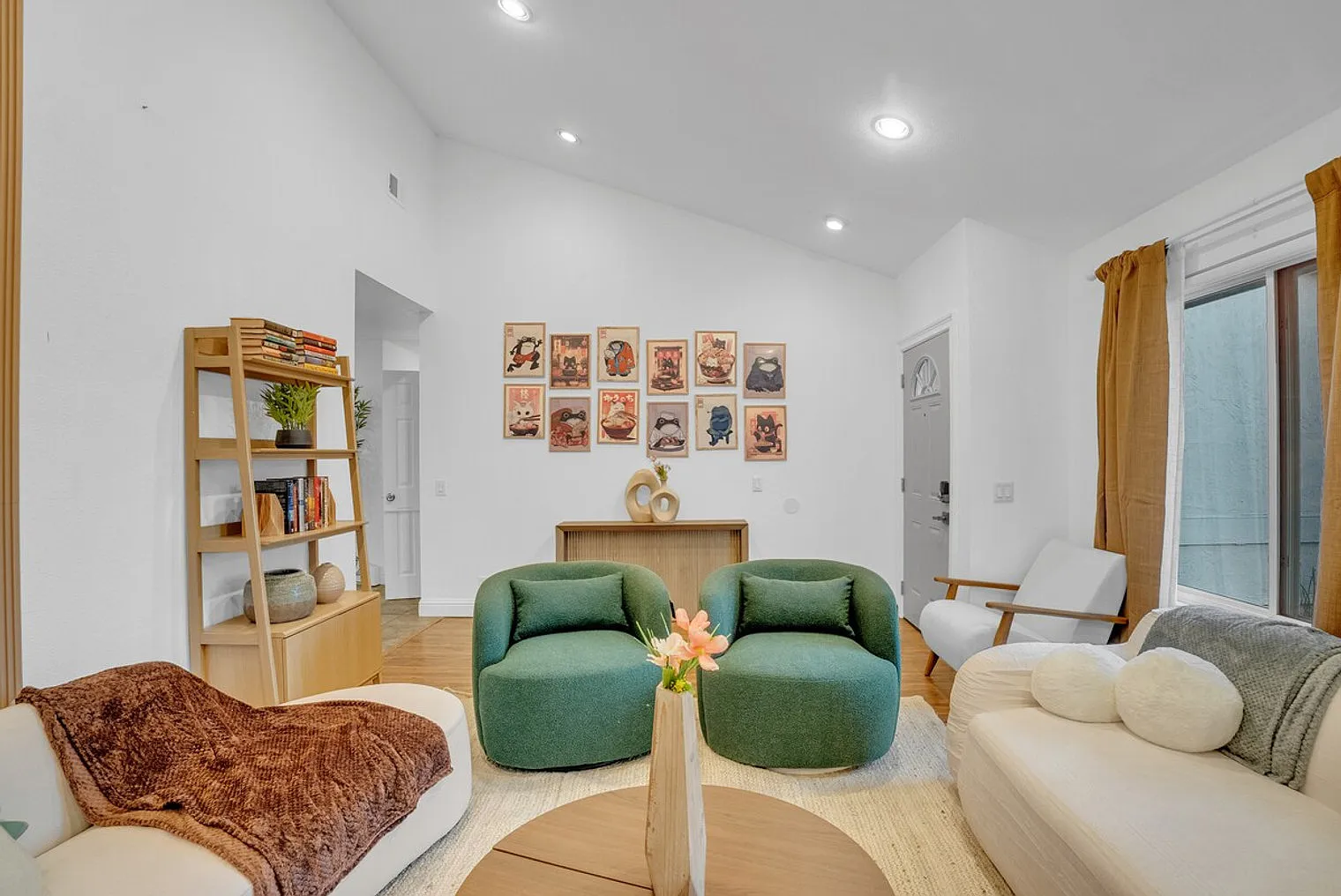 4 bed, 2.0 bath, $13,234 — Photo 2