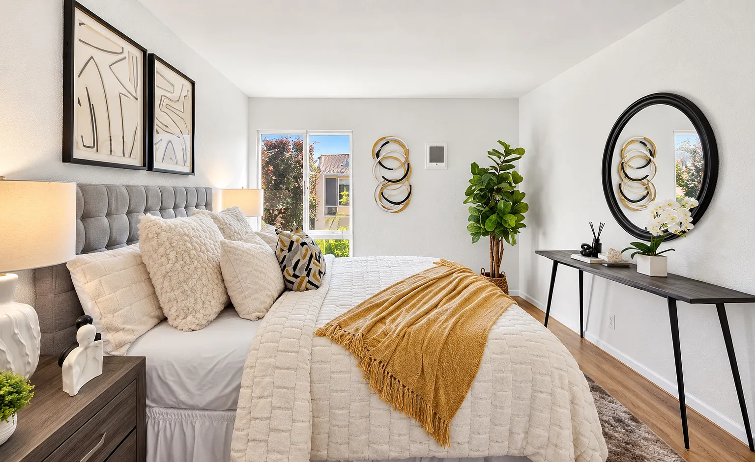 2 bed, 842 sqft, $3,650 — Photo 1