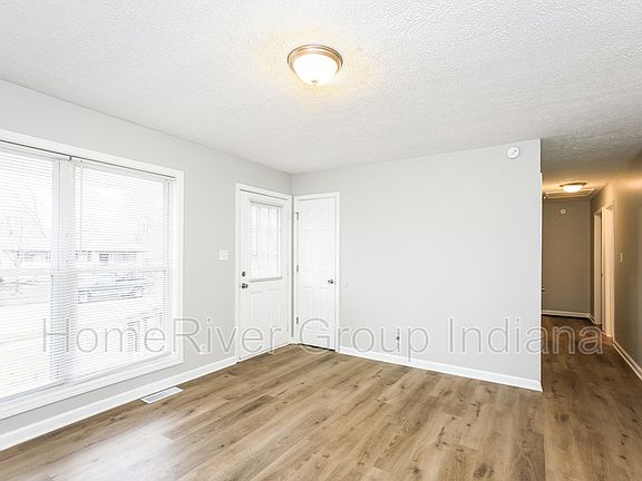 4th image of 5030 Elmhurst Dr