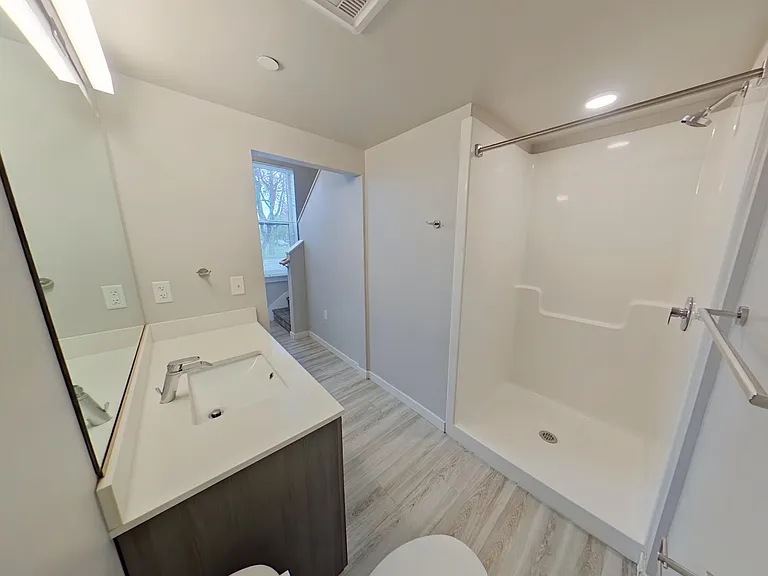 Ferry Street Flats - Modern Studios and Lofted units right by campus! — Photo 44