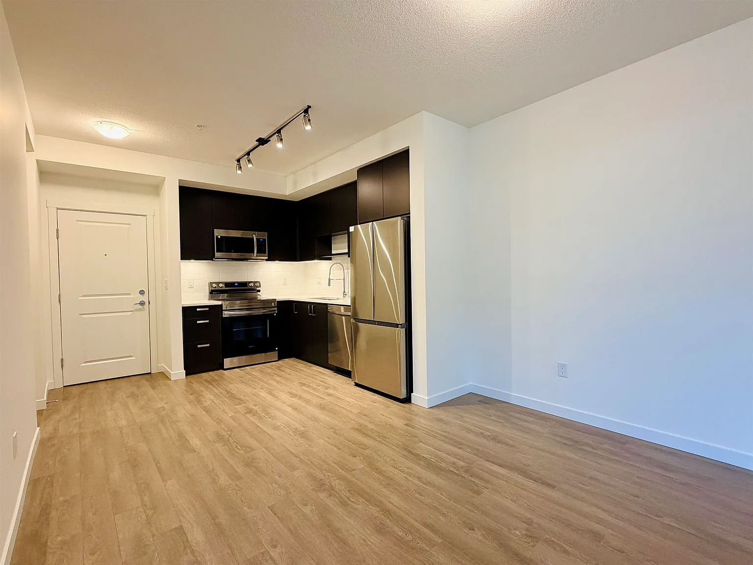 1 bed, 675 sqft, $1,800 — Photo 2
