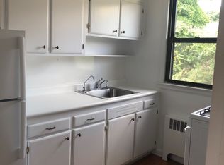 112 Cooper Dr APT 2A, New Rochelle, NY 10801