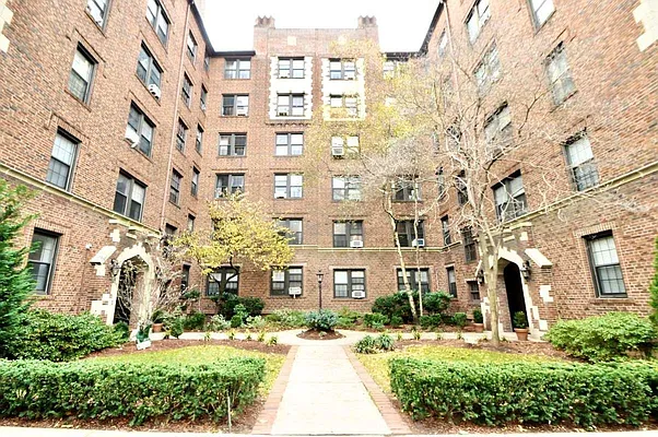 Rented by Queens Apartments Realty LLC | media 25