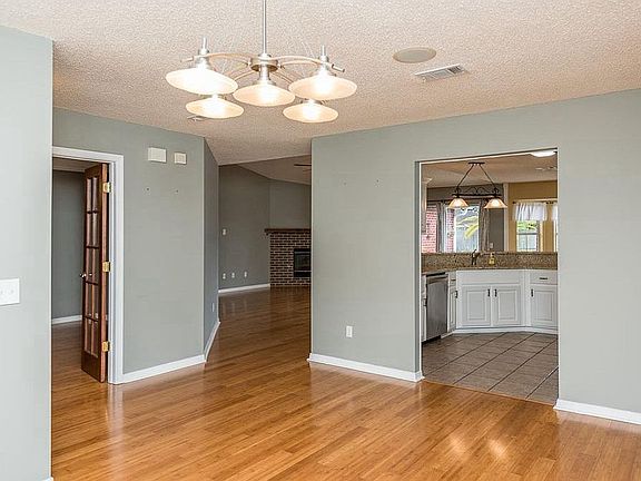 4th image of 1306 Mazurek Blvd