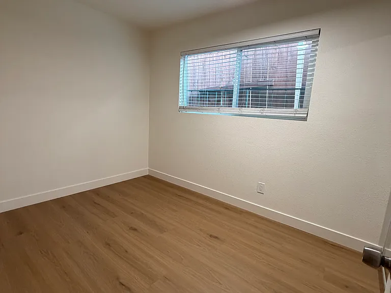 2704 Highland Ave — Photo 12