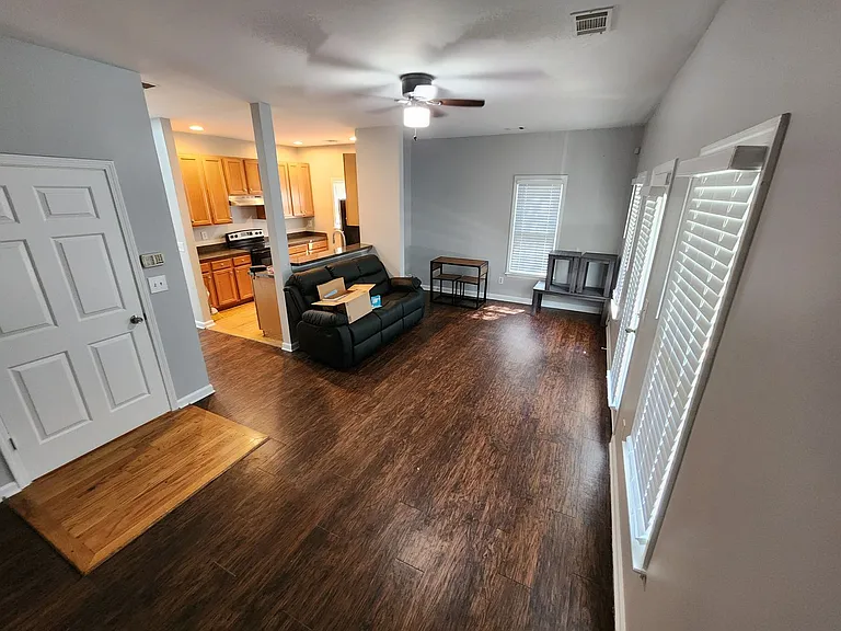 901 Hall St NW — Photo 3