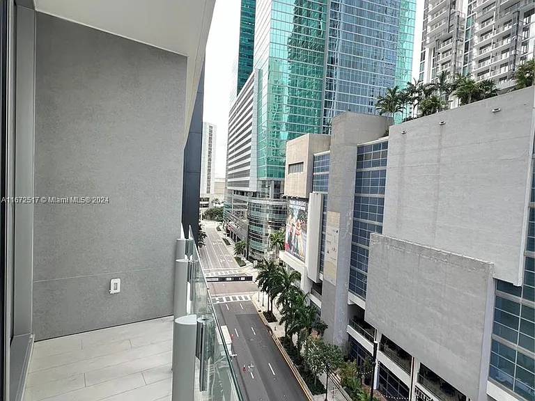 300 S Biscayne Blvd #806E — Photo 15