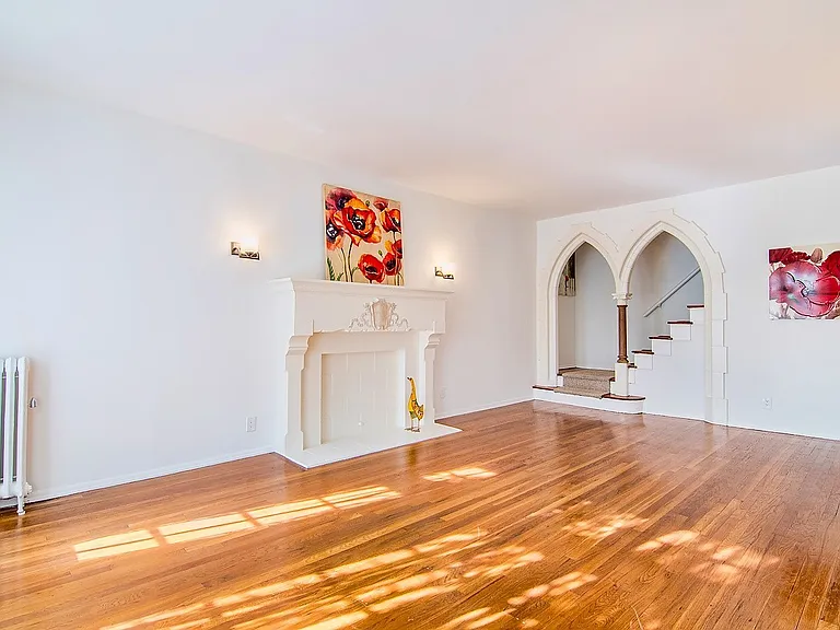 4353 W 5th St — Photo 9