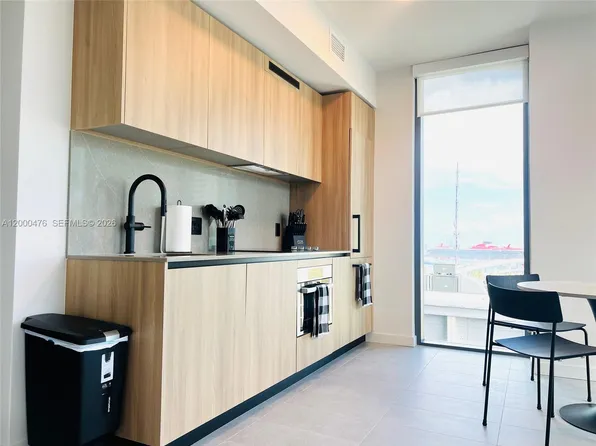 121 NE 25th St #1701, Miami, FL 33132