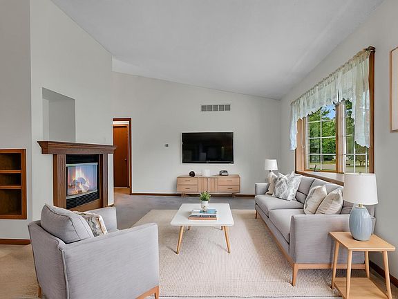 2nd image of 343 Pondview Ln