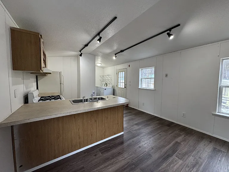 10 Sand Rd — Photo 1