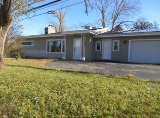 800 Bemis Rd, Glen Ellyn, IL 60137