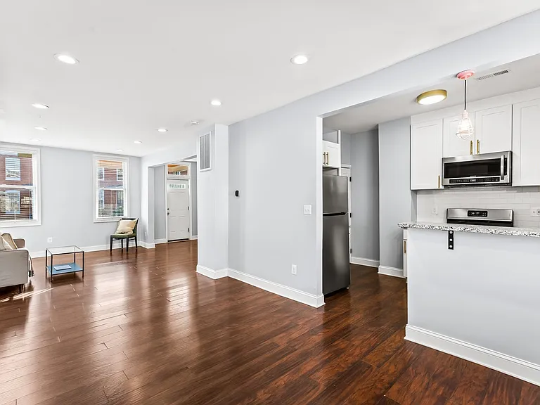 622 Melville Ave — Photo 5