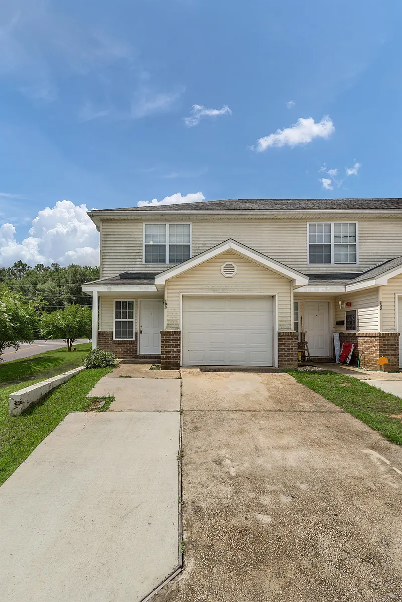 Building Photo - 100 Corwin Dr