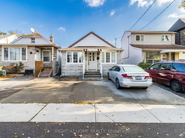 97 29th St, Toronto, ON M8W 3B1