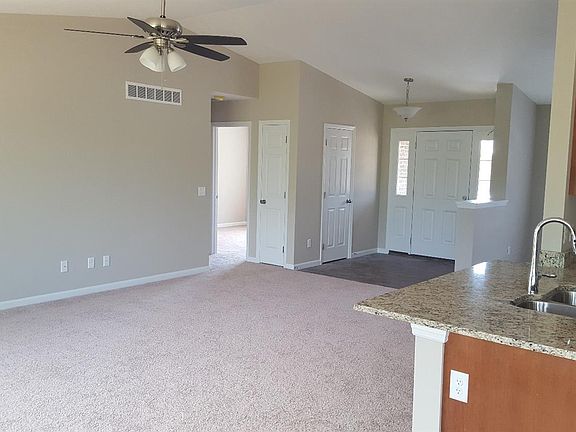 3rd image of 930 Elizabeth Dr