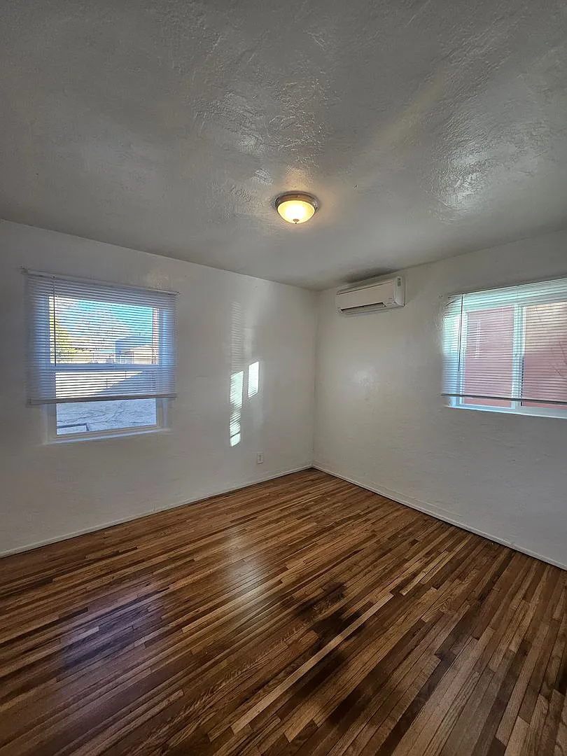 2 Bed 2 Bath, office+ W/D Hook up — Photo 4
