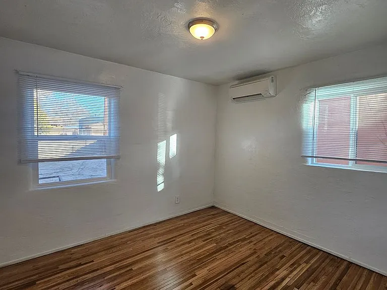1216 Columbia Dr NE — Photo 4