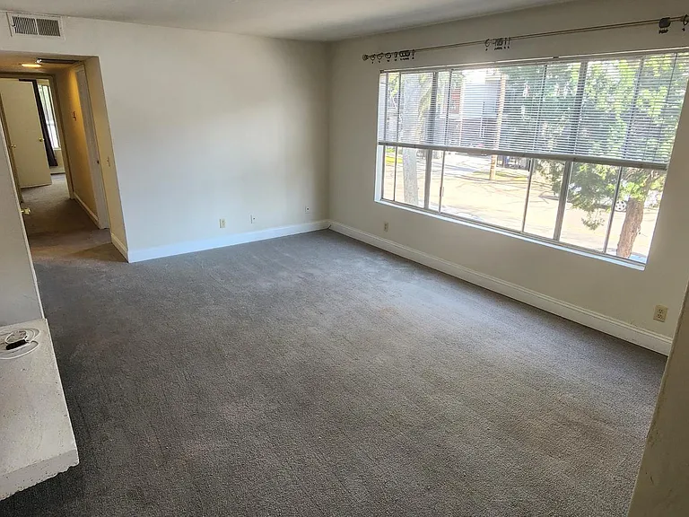 1831 H St #4 — Photo 5