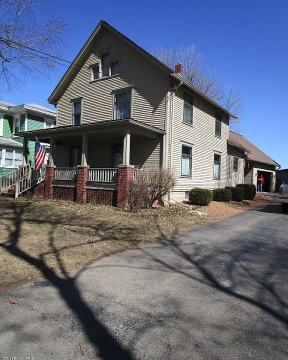 1st image of 229 N Chicago St