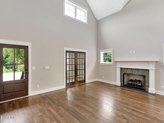 3rd image of 1317 Thomas Ave