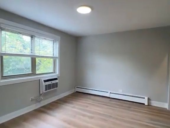 2nd image of 453 W Oakdale Ave #405