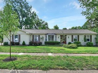 327 Stonecrest Ct, Chesterfield, MO 63017