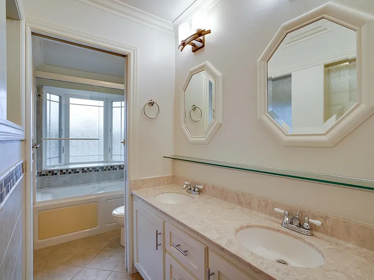 1262 Edgewood Rd — Photo 13