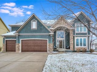 5800 NE Coral Dr, Lees Summit, MO 64064