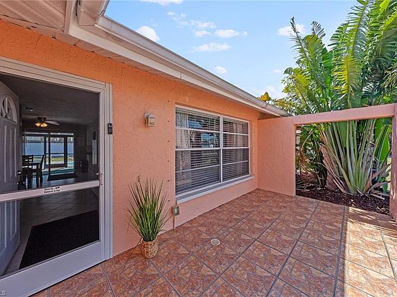 3rd image of 1011 SE 13th PL
