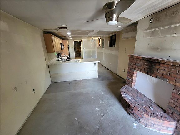 2nd image of 3870 Marine Ave